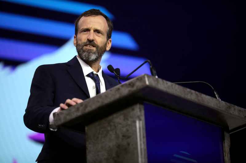 на своем месте