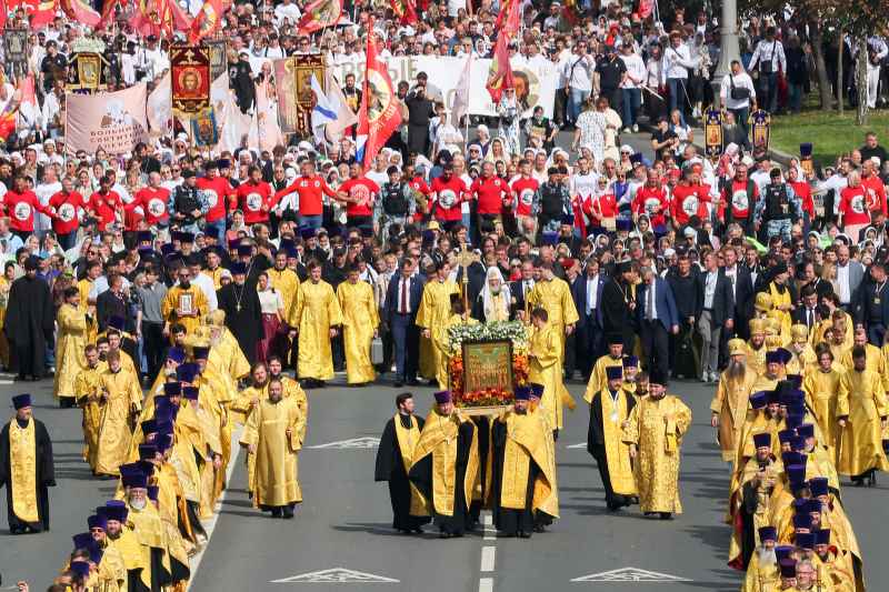 Нравственность мешает подлости