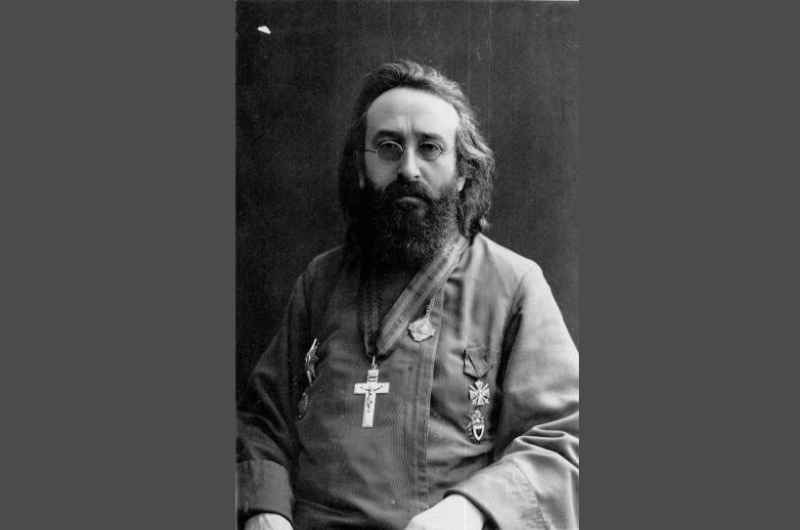 найти своих